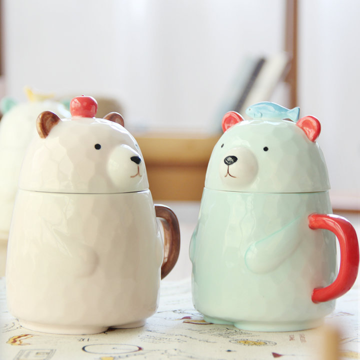 木木小熊陶瓷杯采用优质的高原陶土烧制而成,色泽亮丽,小熊造型的杯体